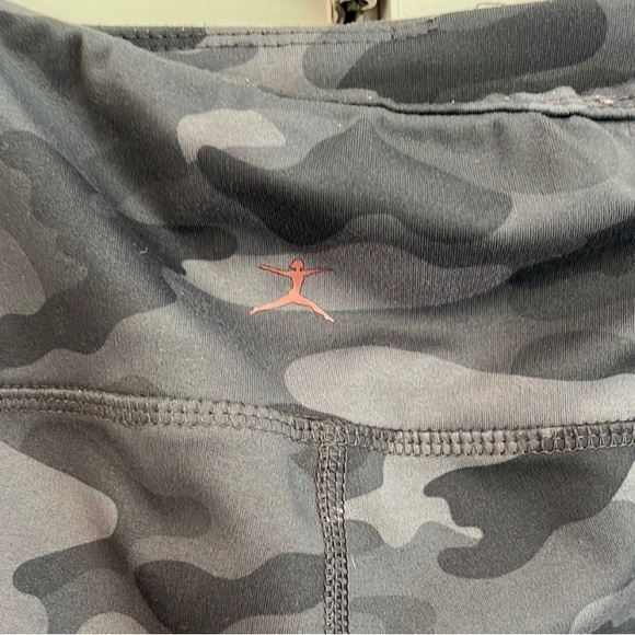 Danskin Women's Gray Camo Leggings - Picture 7 of 7